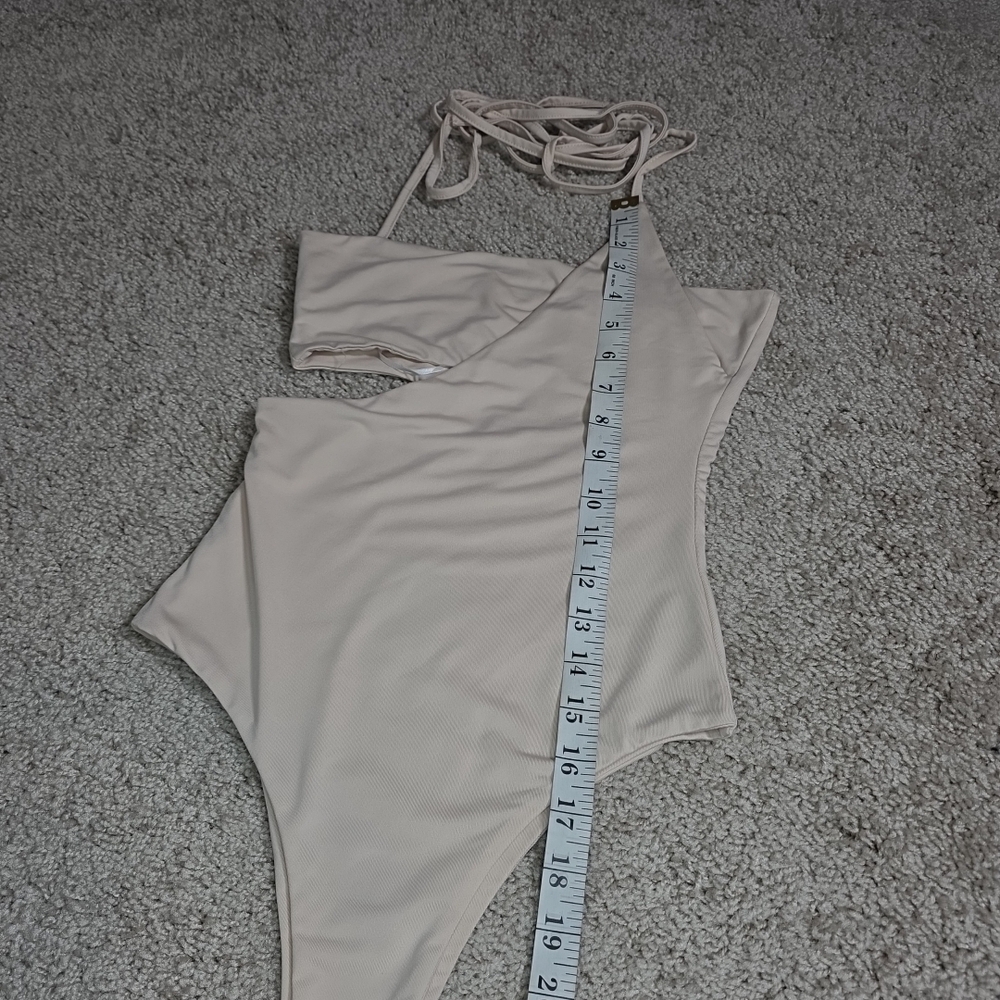 Princess Polly Cutout Bodysuit in Light Cream Size US Women's 2 One Piece - Picture 5 of 6